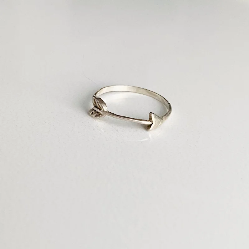 Dainty Arrow Ring