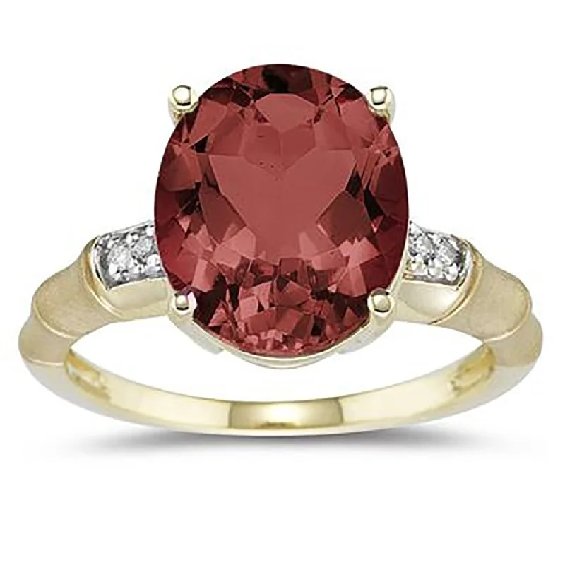 3.97 Carat Garnet and Diamond Ring in 14K Yellow Gold